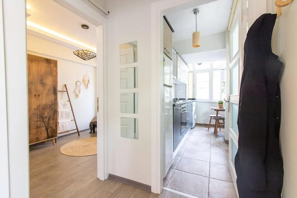Pretty Corner Flat With Abundant Light In Kadikoy Apartment Istanbul