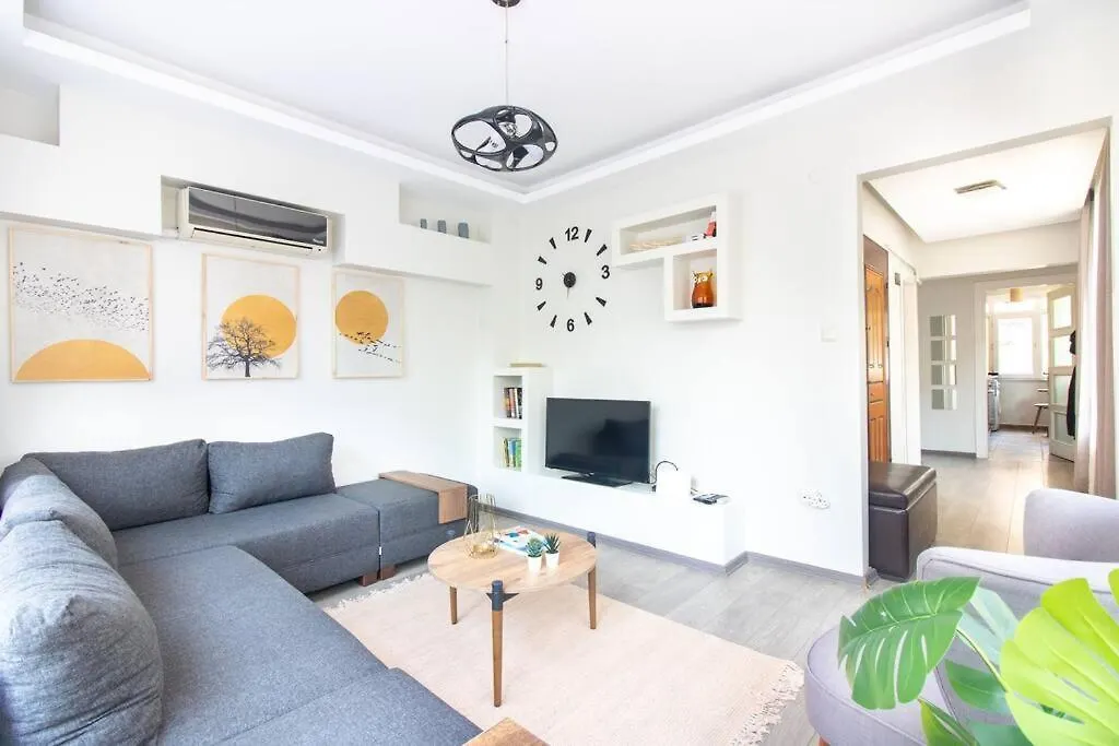 Pretty Corner Flat With Abundant Light In Kadikoy Apartment Istanbul
